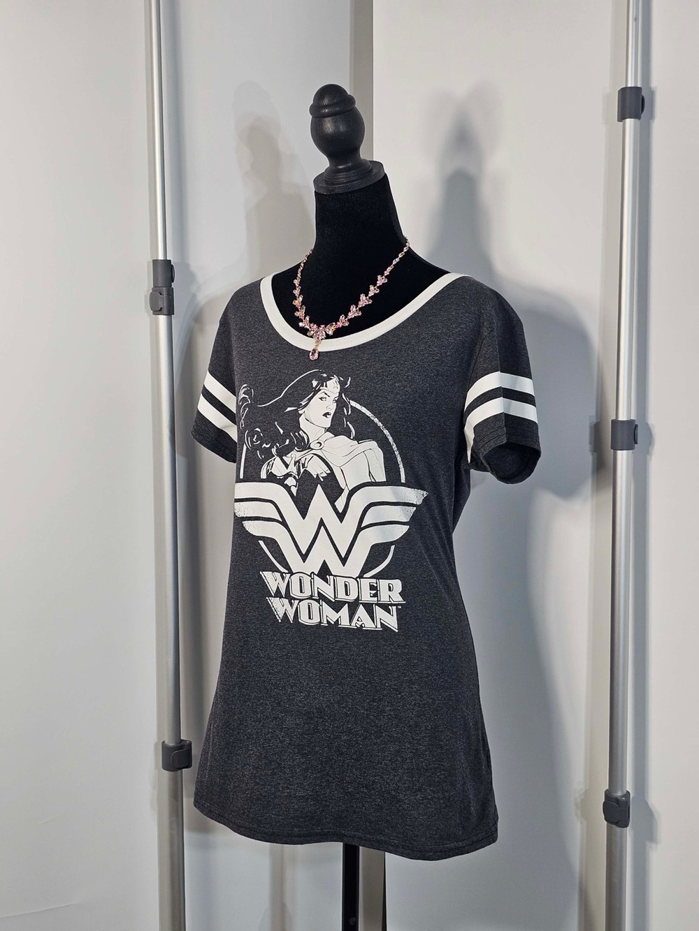 #233 DC Comics Wonder Woman Graphic Ringer Tee 2XL Gray Varsity Stripe 2017